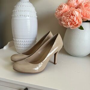 EUC Size 9 Nine & Co. Nude Pumps